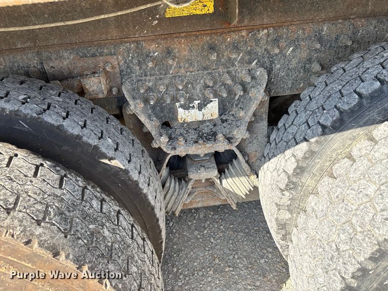 image for item DU1369 2007 International 7400 dump truck