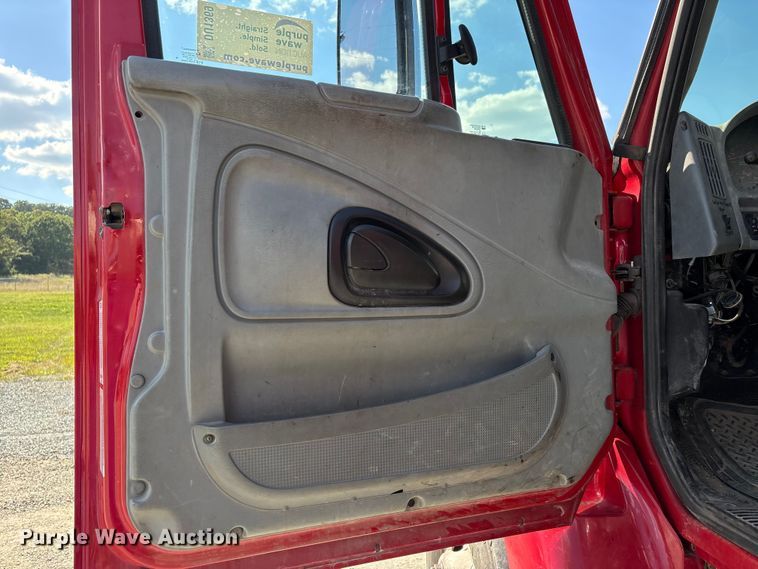 image for item DU1369 2007 International 7400 dump truck