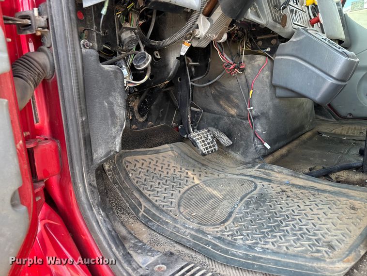 image for item DU1369 2007 International 7400 dump truck