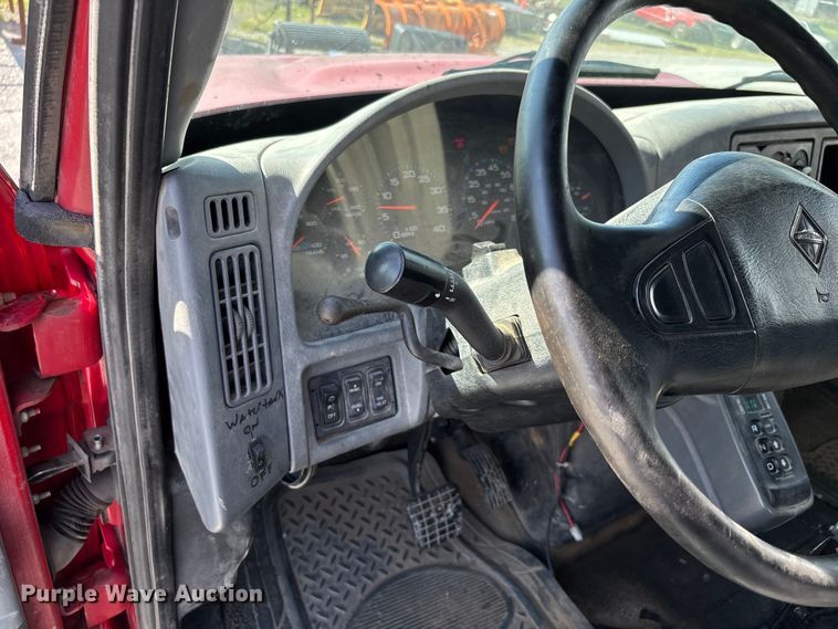 image for item DU1369 2007 International 7400 dump truck