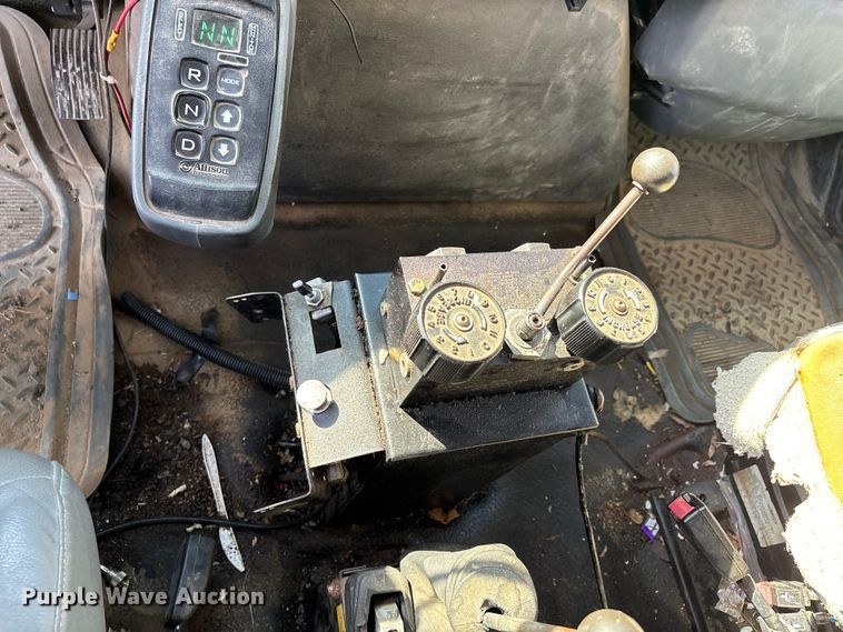 image for item DU1369 2007 International 7400 dump truck