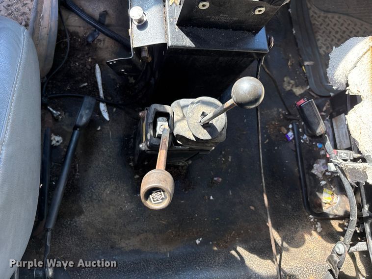 image for item DU1369 2007 International 7400 dump truck