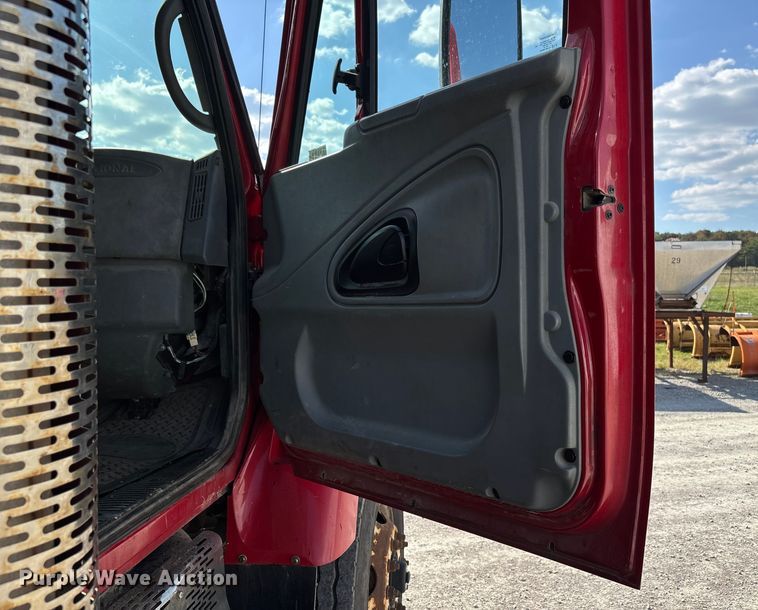 image for item DU1369 2007 International 7400 dump truck