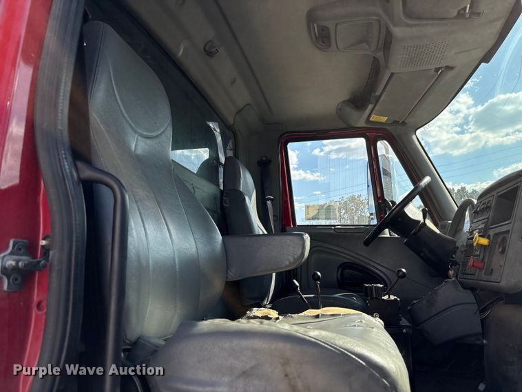 image for item DU1369 2007 International 7400 dump truck