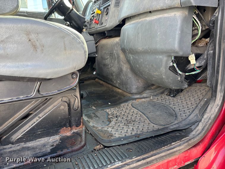 image for item DU1369 2007 International 7400 dump truck