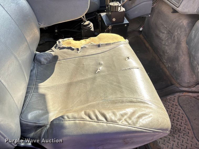 image for item DU1369 2007 International 7400 dump truck