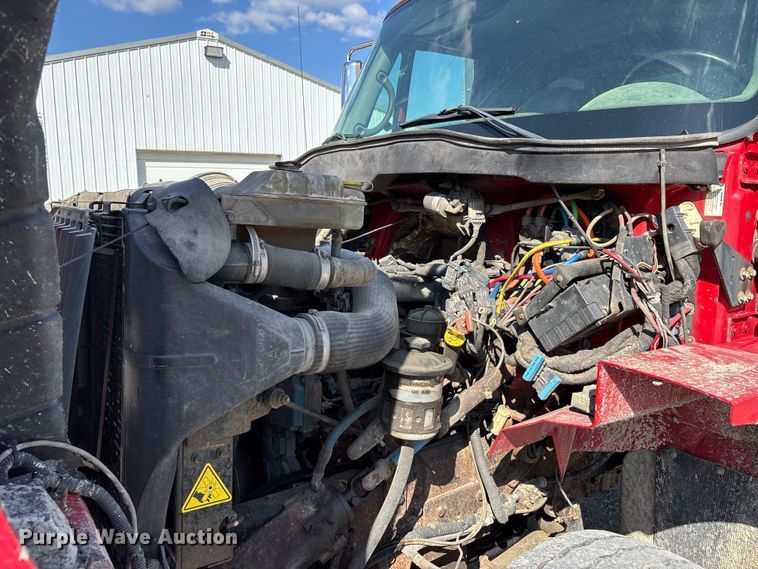 image for item DU1369 2007 International 7400 dump truck