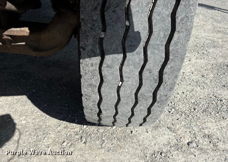 image for item DU1369 2007 International 7400 dump truck