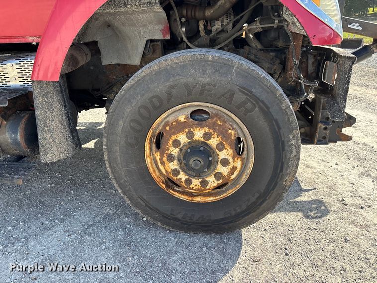 image for item DU1369 2007 International 7400 dump truck