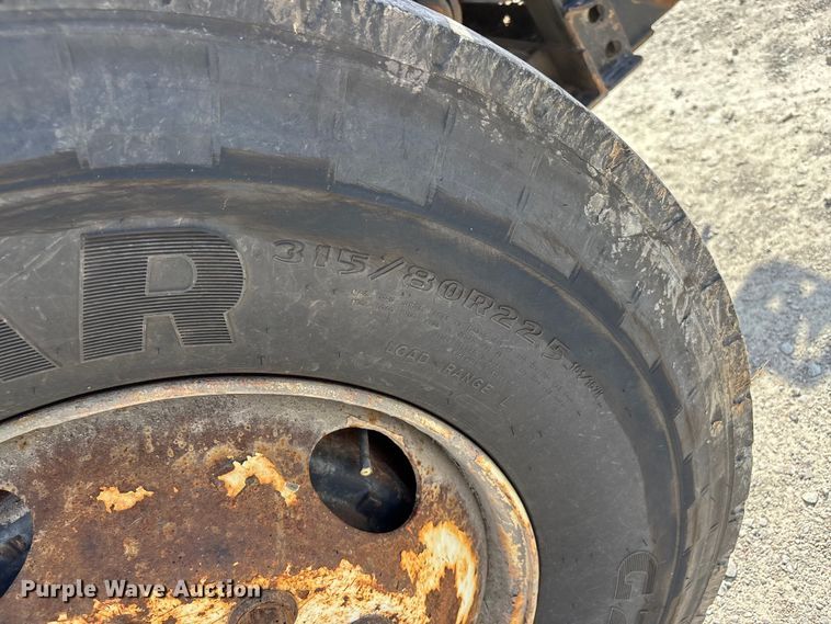 image for item DU1369 2007 International 7400 dump truck