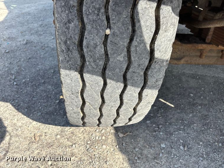 image for item DU1369 2007 International 7400 dump truck