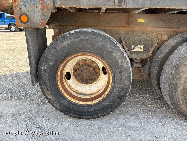 image for item DU1369 2007 International 7400 dump truck