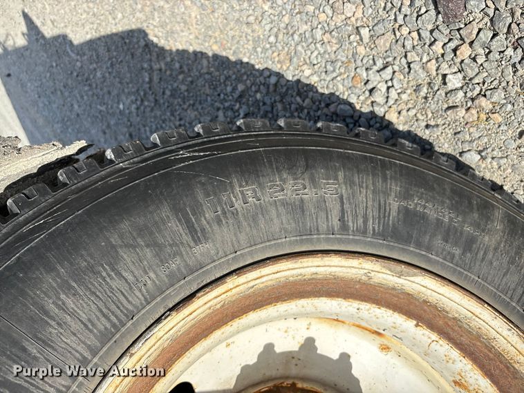 image for item DU1369 2007 International 7400 dump truck