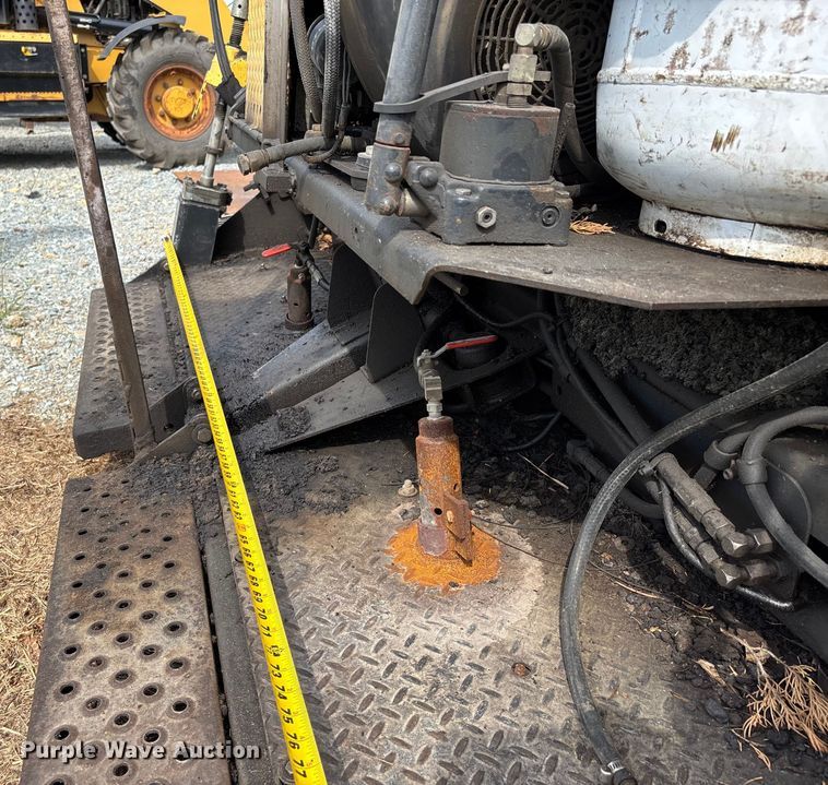 image for item DU1375 Bomag 413 paver