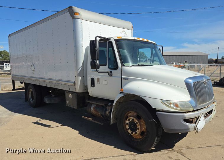image for item DY1197 2008 International 4300 box truck