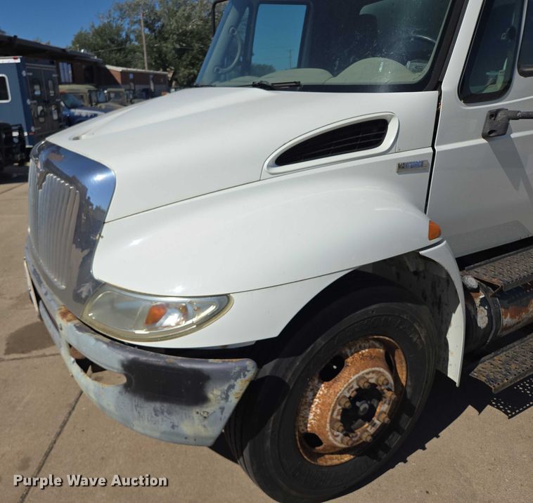 image for item DY1197 2008 International 4300 box truck