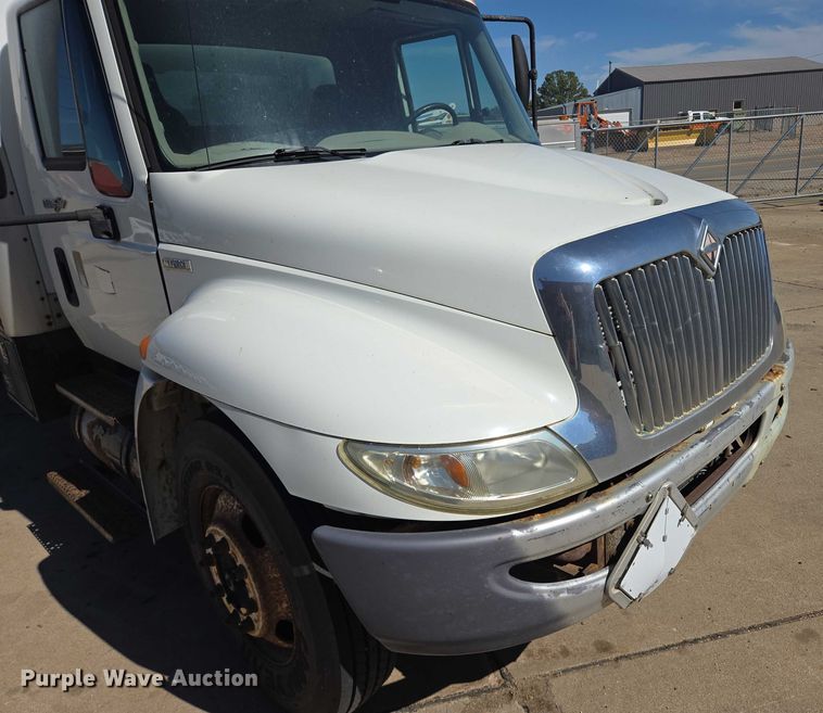 image for item DY1197 2008 International 4300 box truck