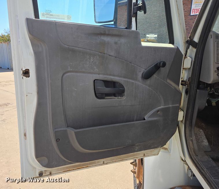 image for item DY1197 2008 International 4300 box truck