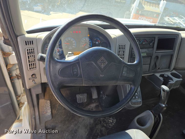 image for item DY1197 2008 International 4300 box truck