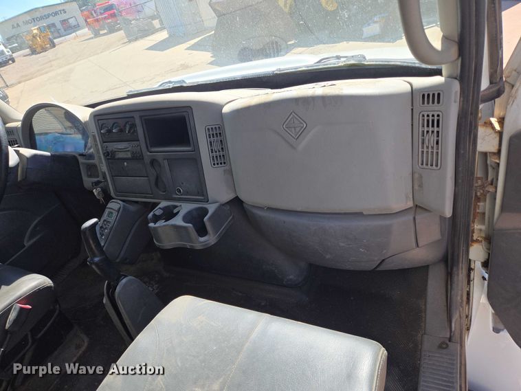 image for item DY1197 2008 International 4300 box truck