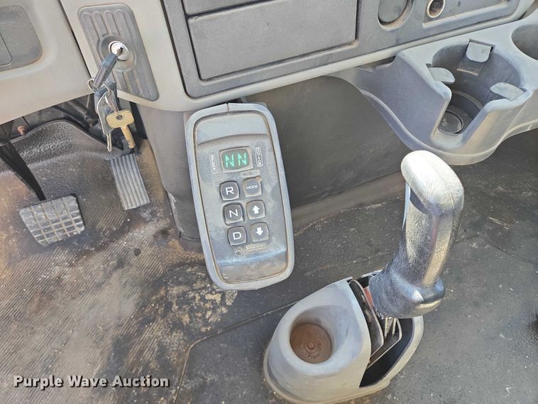 image for item DY1197 2008 International 4300 box truck