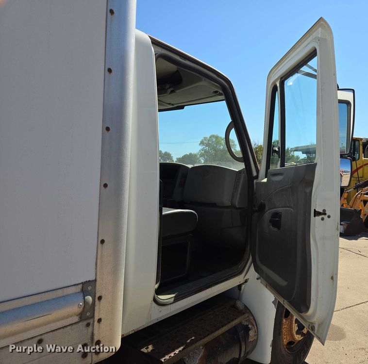 image for item DY1197 2008 International 4300 box truck