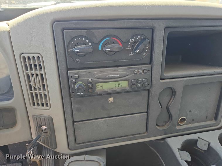 image for item DY1197 2008 International 4300 box truck