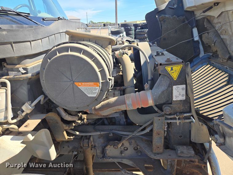 image for item DY1197 2008 International 4300 box truck