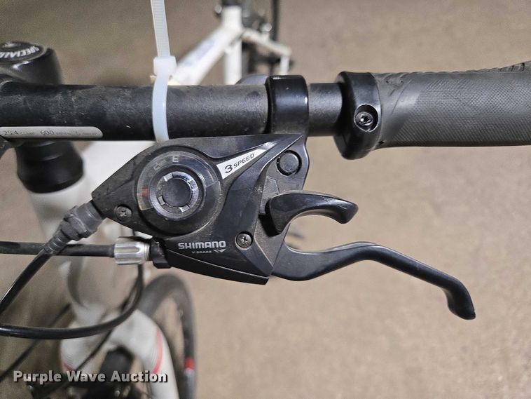 image for item DY1207 Sirrus Sport Specialized bicycle