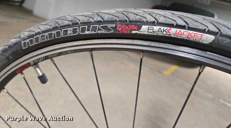 image for item DY1207 Sirrus Sport Specialized bicycle