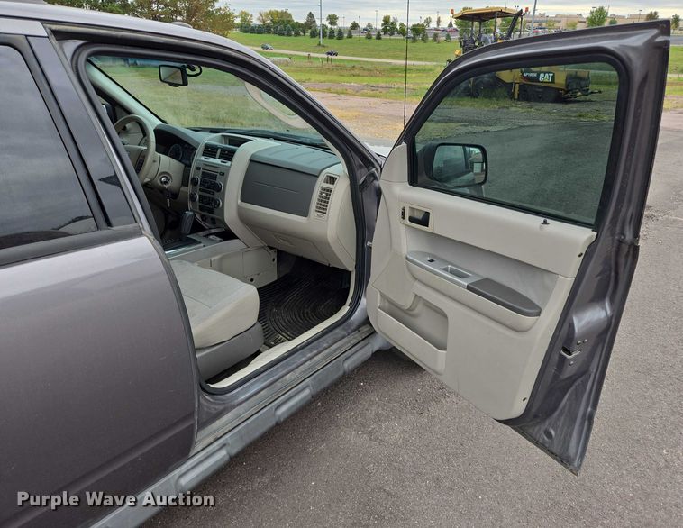 image for item DY1210 2010 Ford Escape SUV