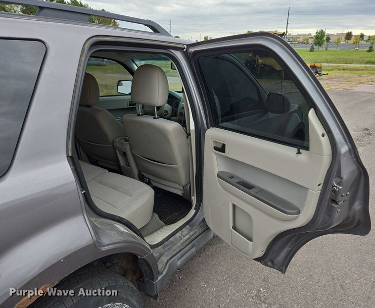 image for item DY1210 2010 Ford Escape SUV