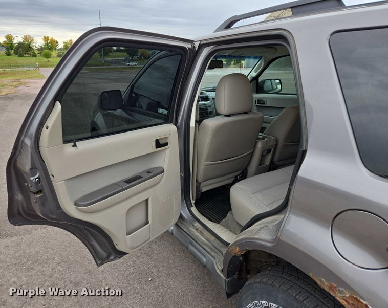 image for item DY1210 2010 Ford Escape SUV