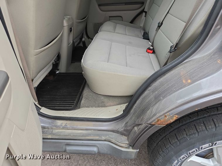 image for item DY1210 2010 Ford Escape SUV