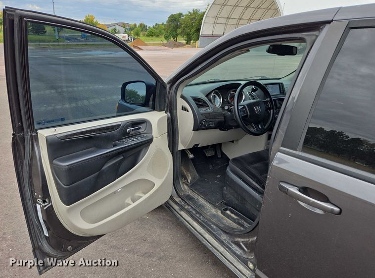 image for item DY1212 2018 Dodge Grand Caravan van