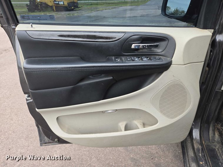 image for item DY1212 2018 Dodge Grand Caravan van