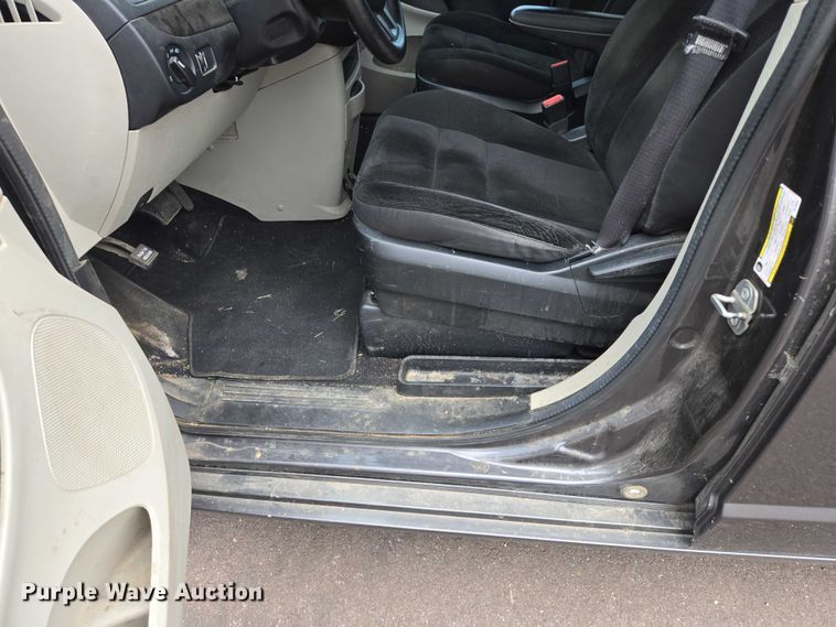 image for item DY1212 2018 Dodge Grand Caravan van