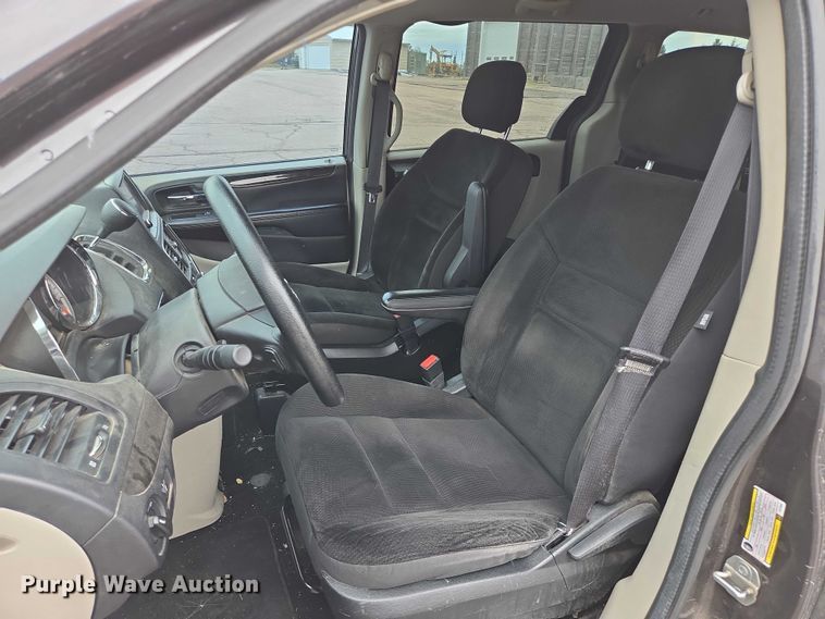 image for item DY1212 2018 Dodge Grand Caravan van