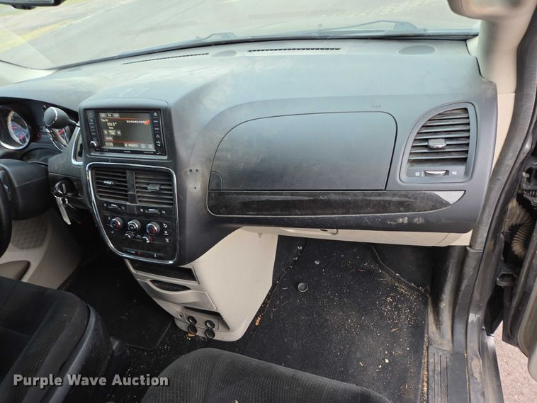 image for item DY1212 2018 Dodge Grand Caravan van