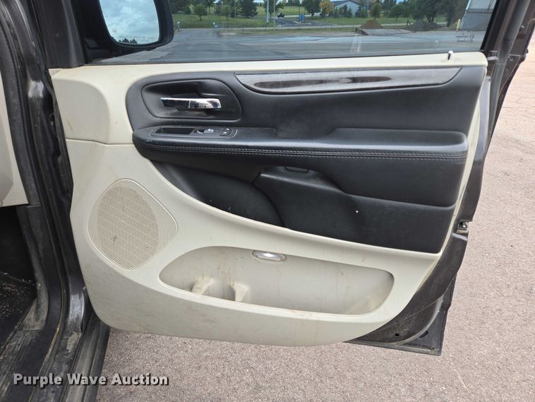 image for item DY1212 2018 Dodge Grand Caravan van