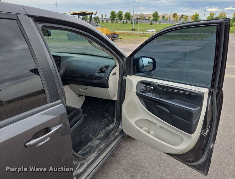 image for item DY1212 2018 Dodge Grand Caravan van