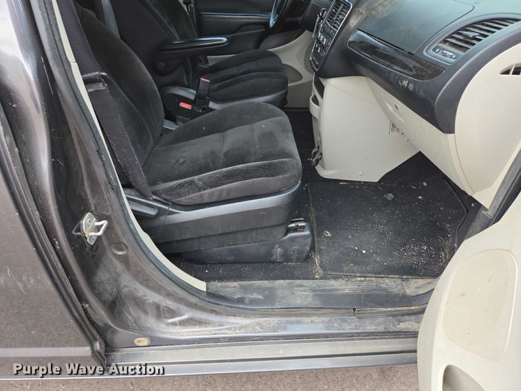 image for item DY1212 2018 Dodge Grand Caravan van