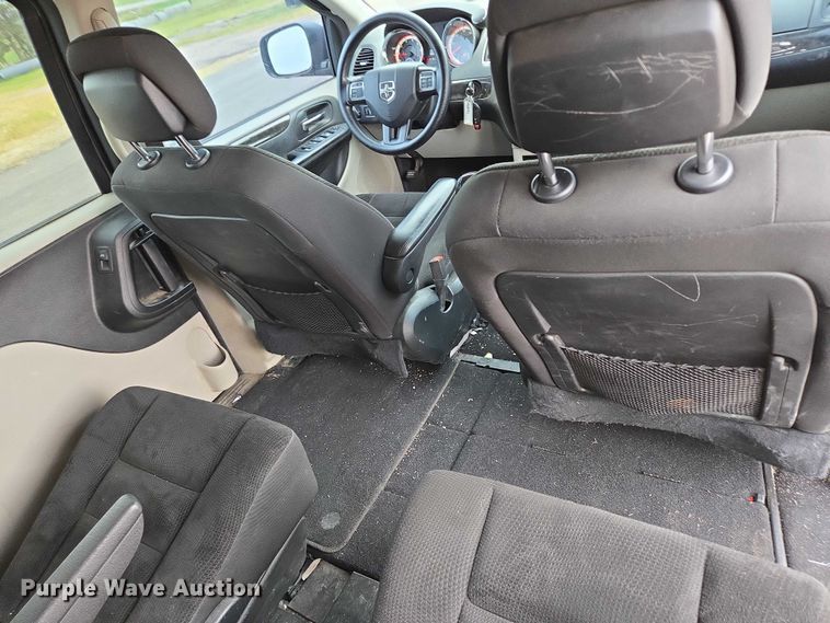 image for item DY1212 2018 Dodge Grand Caravan van