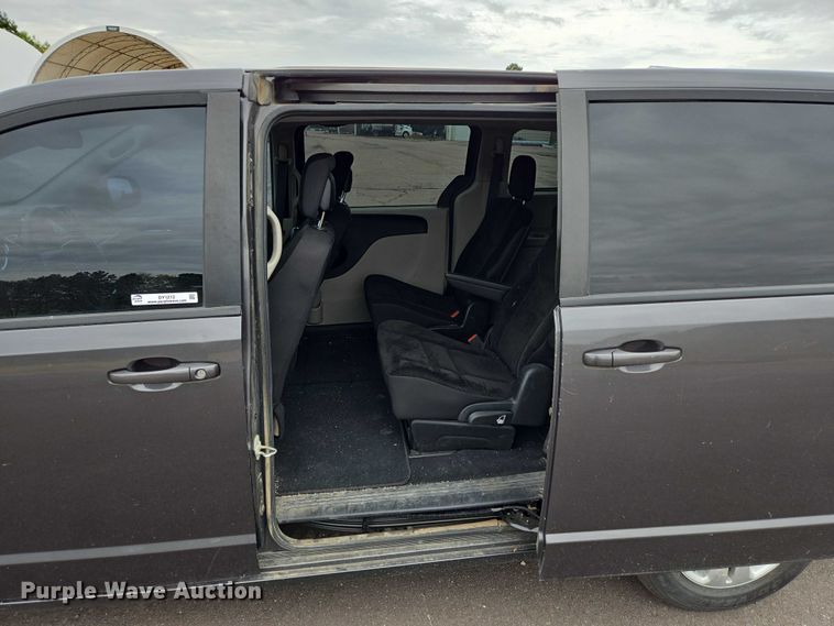 image for item DY1212 2018 Dodge Grand Caravan van