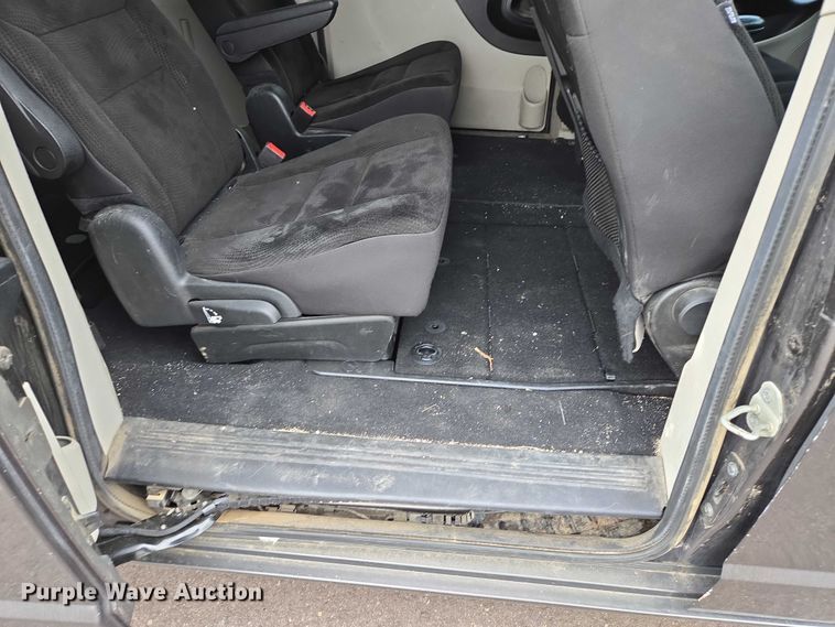 image for item DY1212 2018 Dodge Grand Caravan van