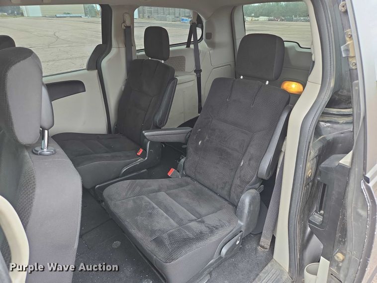 image for item DY1212 2018 Dodge Grand Caravan van