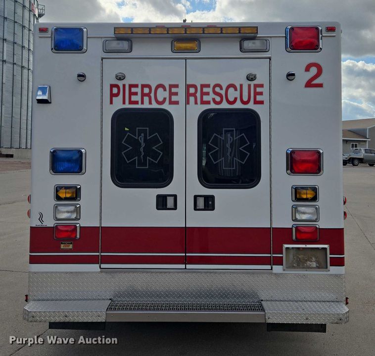 image for item DY1217 2003 Ford E450 ambulance