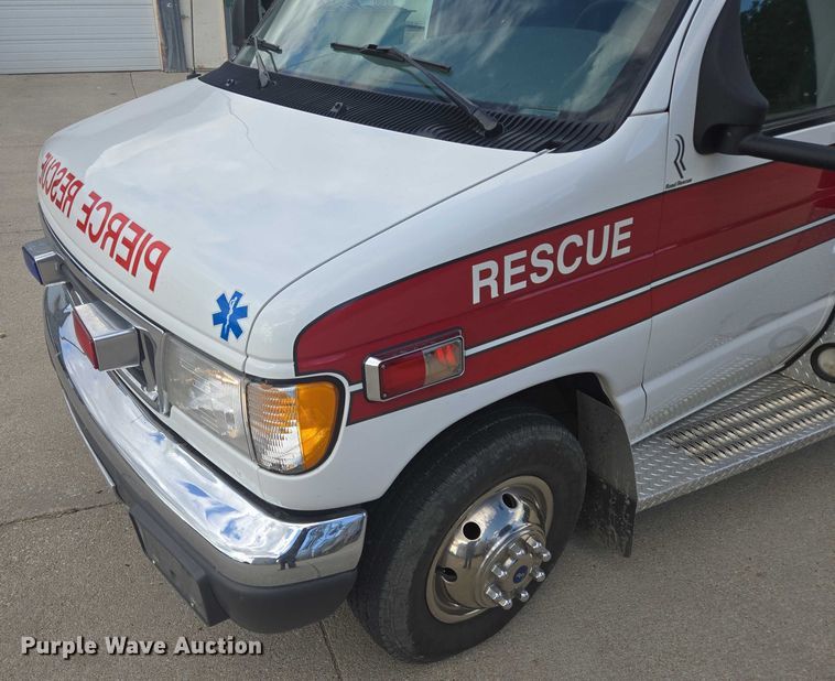 image for item DY1217 2003 Ford E450 ambulance