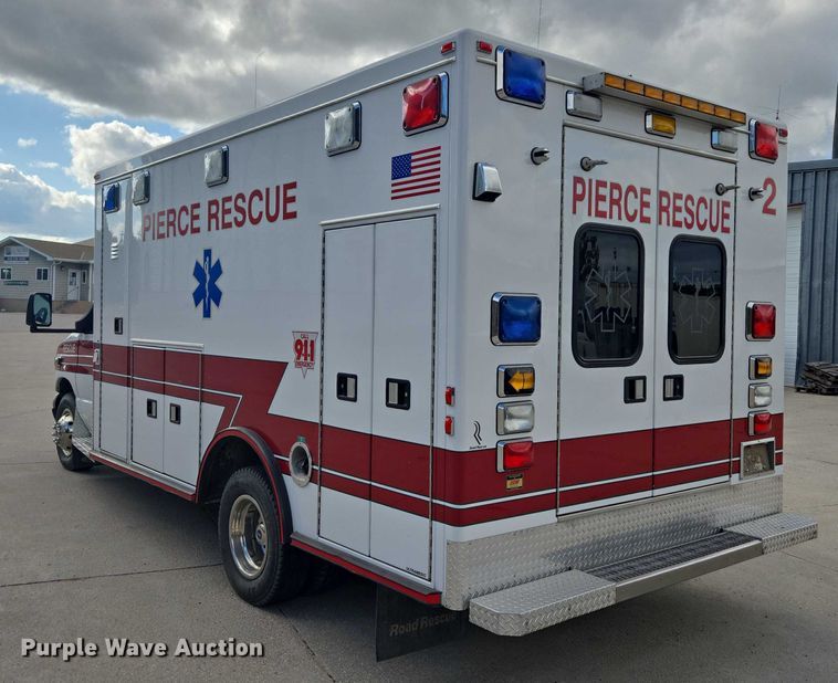 image for item DY1217 2003 Ford E450 ambulance