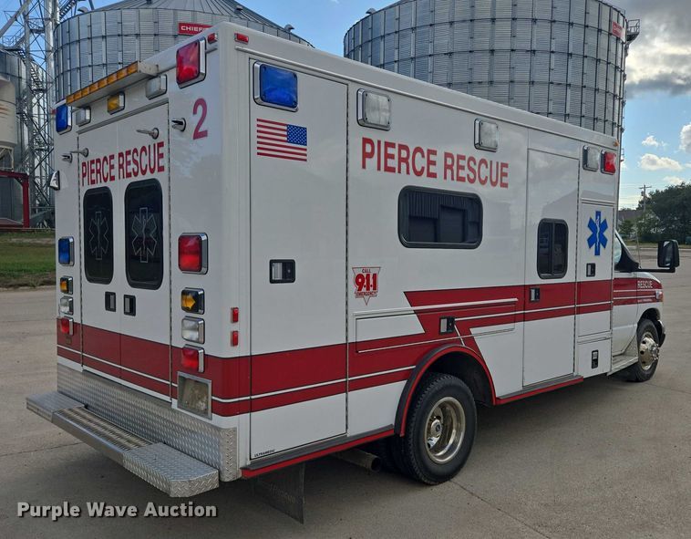 image for item DY1217 2003 Ford E450 ambulance